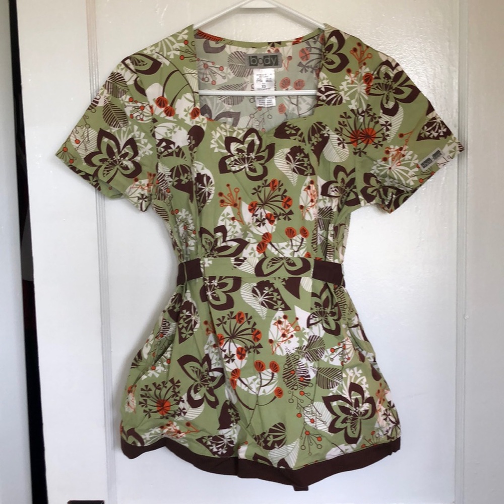 Cherokee scrub top